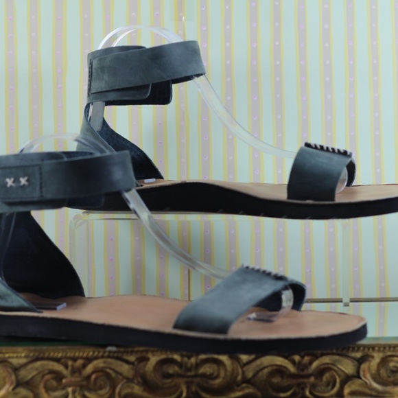 Reef Green Leather Sandals - Picture 13 of 15